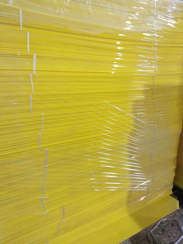 ROHS 6mm পুনর্ব্যবহৃত ঢেউতোলা প্লাস্টিক শীট Coroplast 4 X 8 শীট
