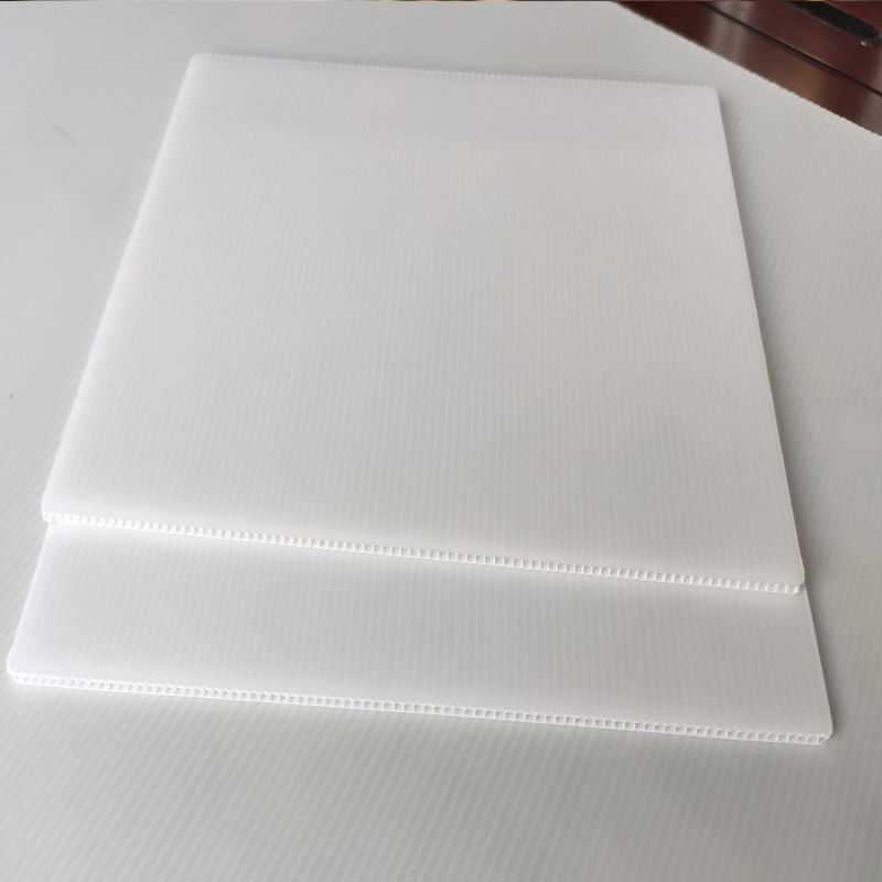 ROHS 6mm পুনর্ব্যবহৃত ঢেউতোলা প্লাস্টিক শীট Coroplast 4 X 8 শীট