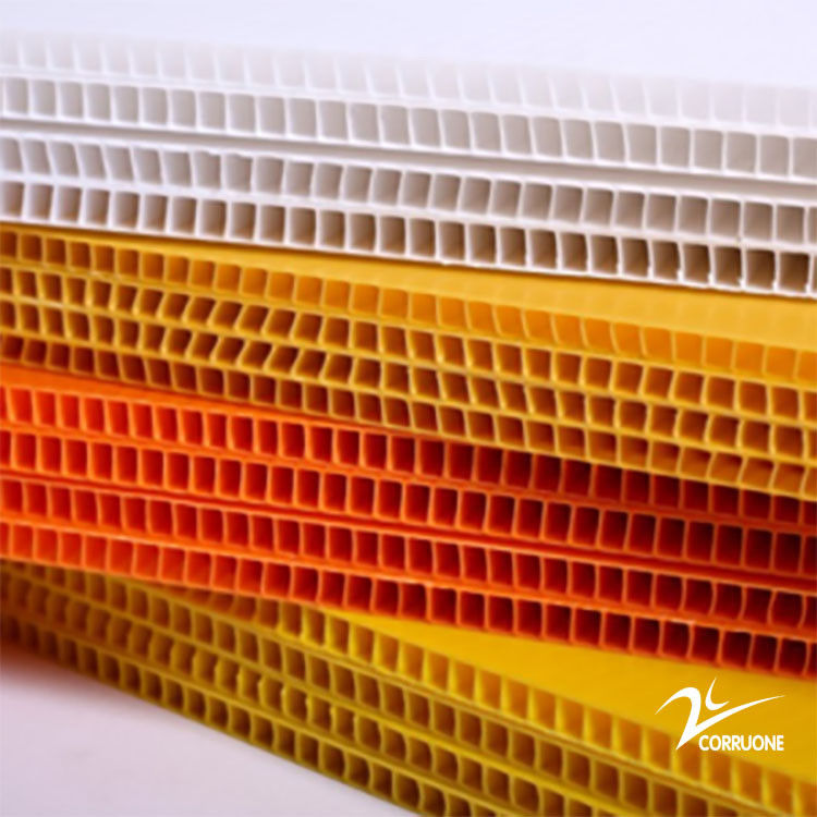 4ft X 8ft Twin Wall Corrugated Plastic Sheets UV Resistance For Eco Friendly Packaging ইকো-বন্ধুত্বপূর্ণ প্যাকেজিংয়ের জন্য