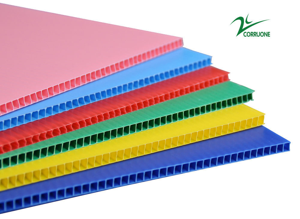 4ft X 8ft Twin Wall Corrugated Plastic Sheets UV Resistance For Eco Friendly Packaging ইকো-বন্ধুত্বপূর্ণ প্যাকেজিংয়ের জন্য